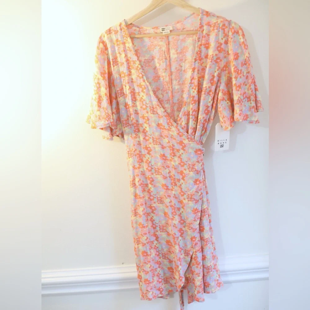 Billabong Floral Wrap Dress Multicolor V-Neck Flutter Short Sleeve Size M/10 NWT - Picture 3 of 9